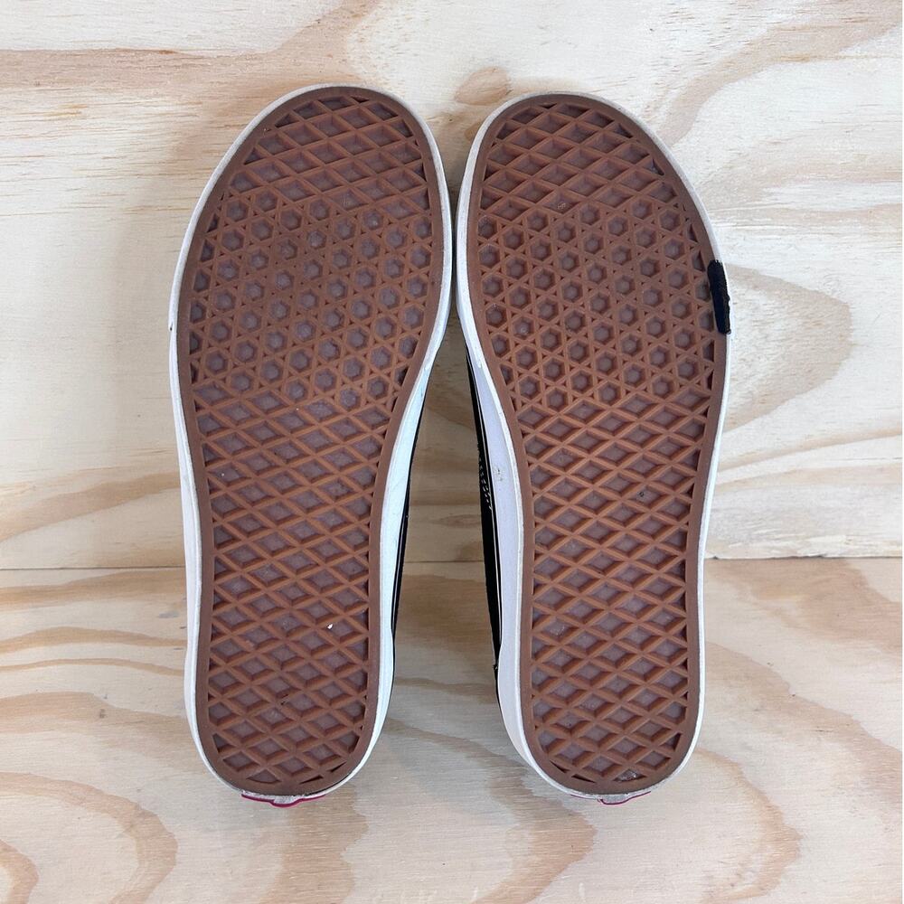 Vans Women's Black Old Skool Low-Top Sneakers - Picture 8 of 9
